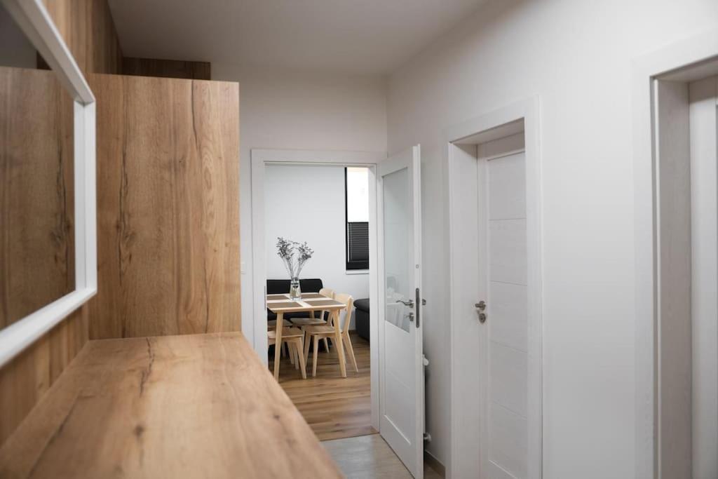 Ubytovani V Beskydech - Apartman Patrik เชลาดนา ภายนอก รูปภาพ